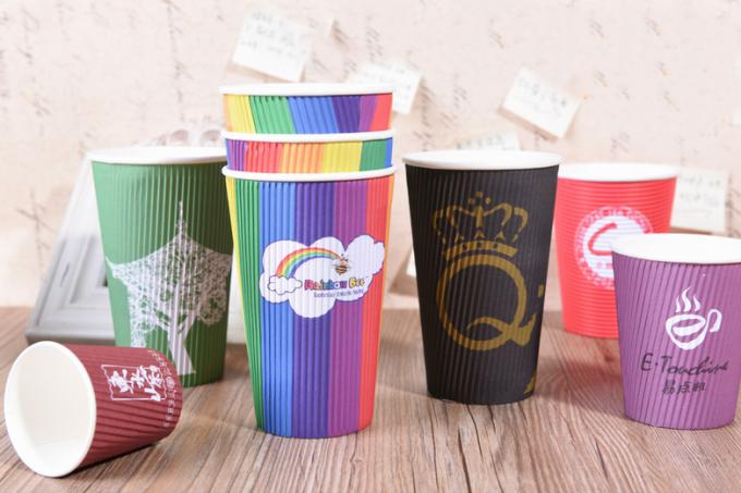 De biologisch afbreekbare Douane drukte Beschikbare Koffiekoppen met Plastic Dekking